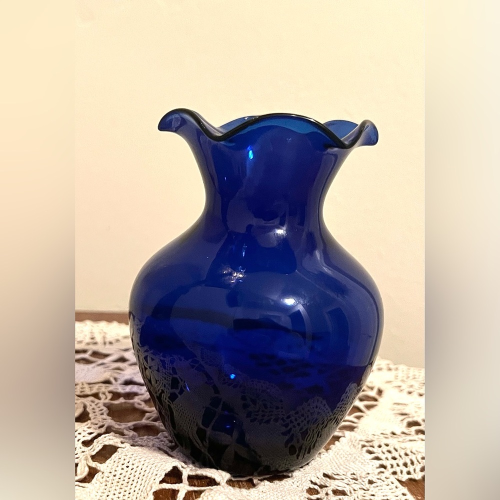 Vintage MCM Cobalt Blue Art Glass Vase • Black Ruffled Rim 4.5” - Picture 7 of 7